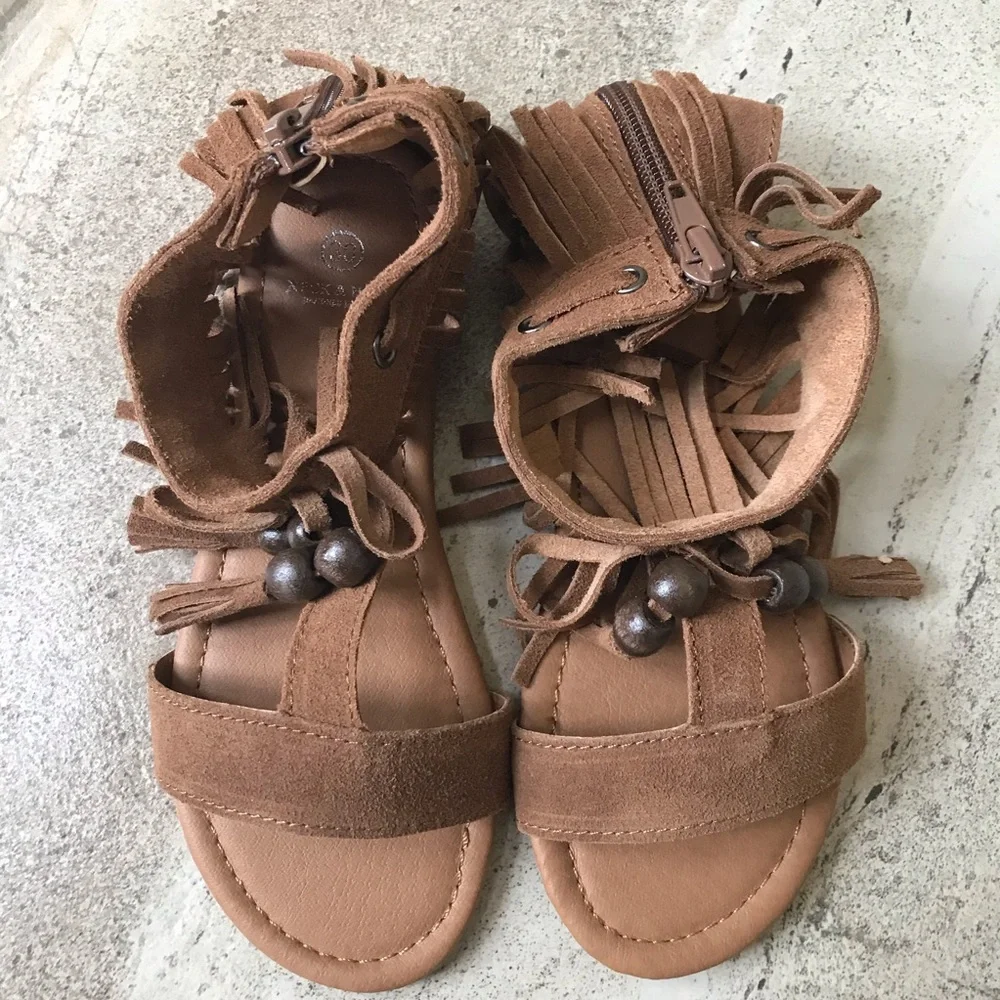 NWT Neck & Neck brown sandals, size 30 ( 12US).